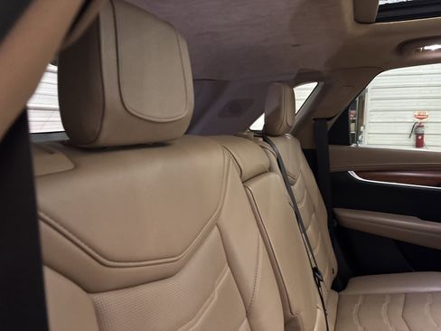 Used 2019 Cadillac XT5 Platinum image 32