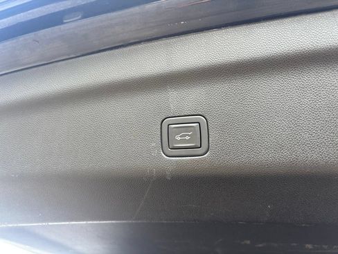 Used 2024 Cadillac Escalade ESV Sport AWD/4WD image 17