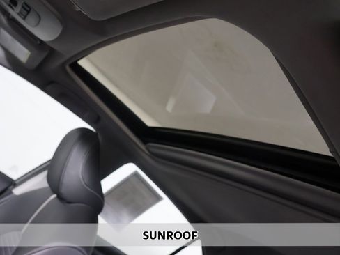 Used 2024 Toyota Camry SE image 3