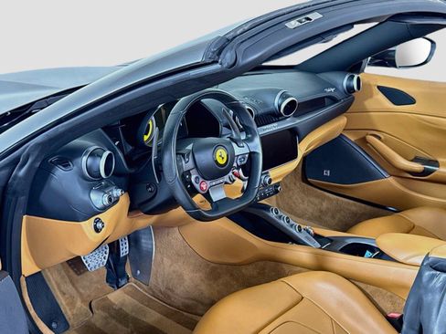 Used 2019 Ferrari Portofino RWD image 13