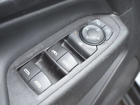 Used 2018 Chevrolet Equinox LT FWD image 18
