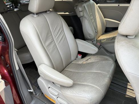 Used 2012 Toyota Sienna XLE w/ Premium Pkg FWD image 17