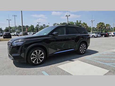 New 2026 Nissan Pathfinder Platinum FWD image 24