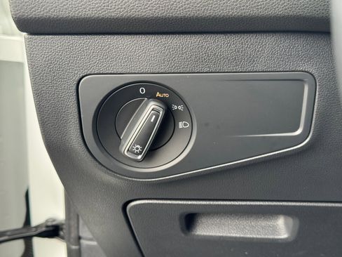 Used 2024 Volkswagen Tiguan SE image 23