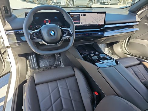 Used 2024 BMW 540i xDrive w/ Convenience Package image 16