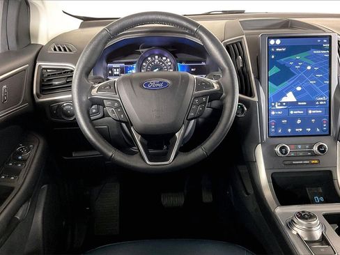 Used 2022 Ford Edge SEL w/ Sport Appearance Package image 4