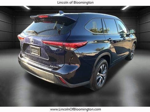 Used 2022 Toyota Highlander XLE image 5