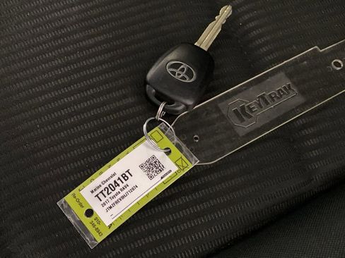 Used 2017 Toyota RAV4 LE FWD image 19