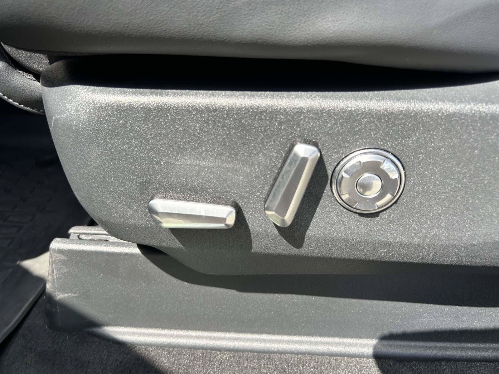 Certified 2025 Lincoln Navigator Reserve AWD/4WD image 24