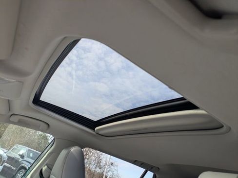 Used 2019 Toyota RAV4 XLE Premium image 21