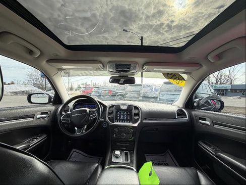 Used 2019 Chrysler 300 Limited image 17