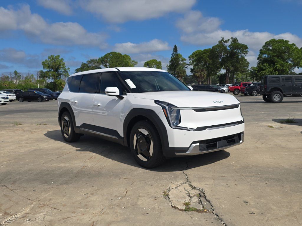 New 2026 Kia EV9 Light RWD image 2