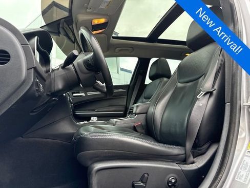 Used 2017 Chrysler 300 Touring w/ Value Package RWD image 12