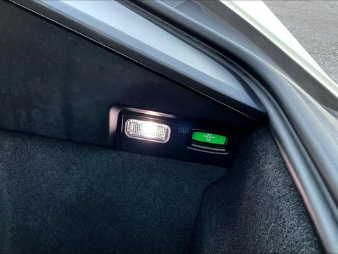 Used 2022 Porsche Taycan image 33