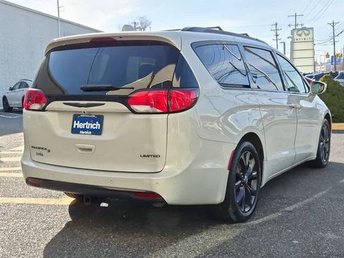 Used 2019 Chrysler Pacifica Limited w/ S Appearance Package image 3
