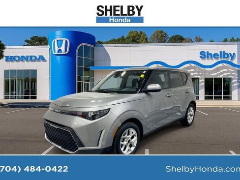 Used 2024 Kia Soul LX w/ Option Group 015 FWD image 1