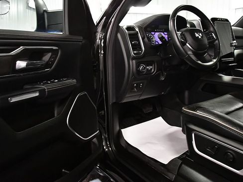 Used 2023 RAM 1500 Laramie AWD/4WD image 16