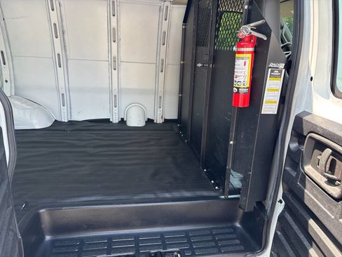 Used 2017 Chevrolet Express 2500 RWD image 16