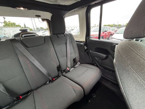Used 2025 Jeep Wrangler Unlimited Rubicon AWD/4WD image 36