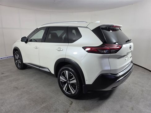 Used 2021 Nissan Rogue Platinum image 6