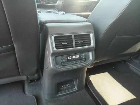 Used 2024 Volkswagen Atlas SE AWD/4WD image 24