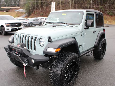 Used 2023 Jeep Wrangler Sport image 7
