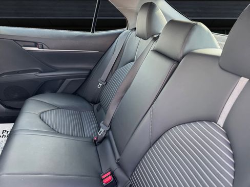 Used 2024 Toyota Camry SE image 11