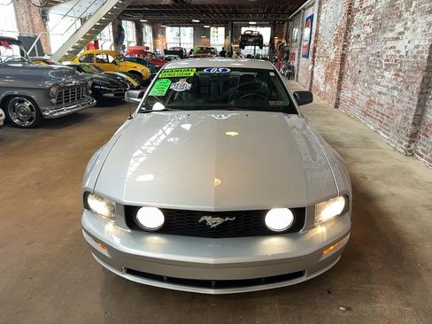 Used 2005 Ford Mustang GT RWD image 7