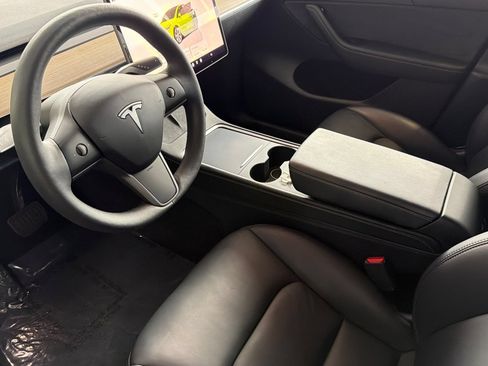 Used 2024 Tesla Model Y Long Range AWD/4WD image 11