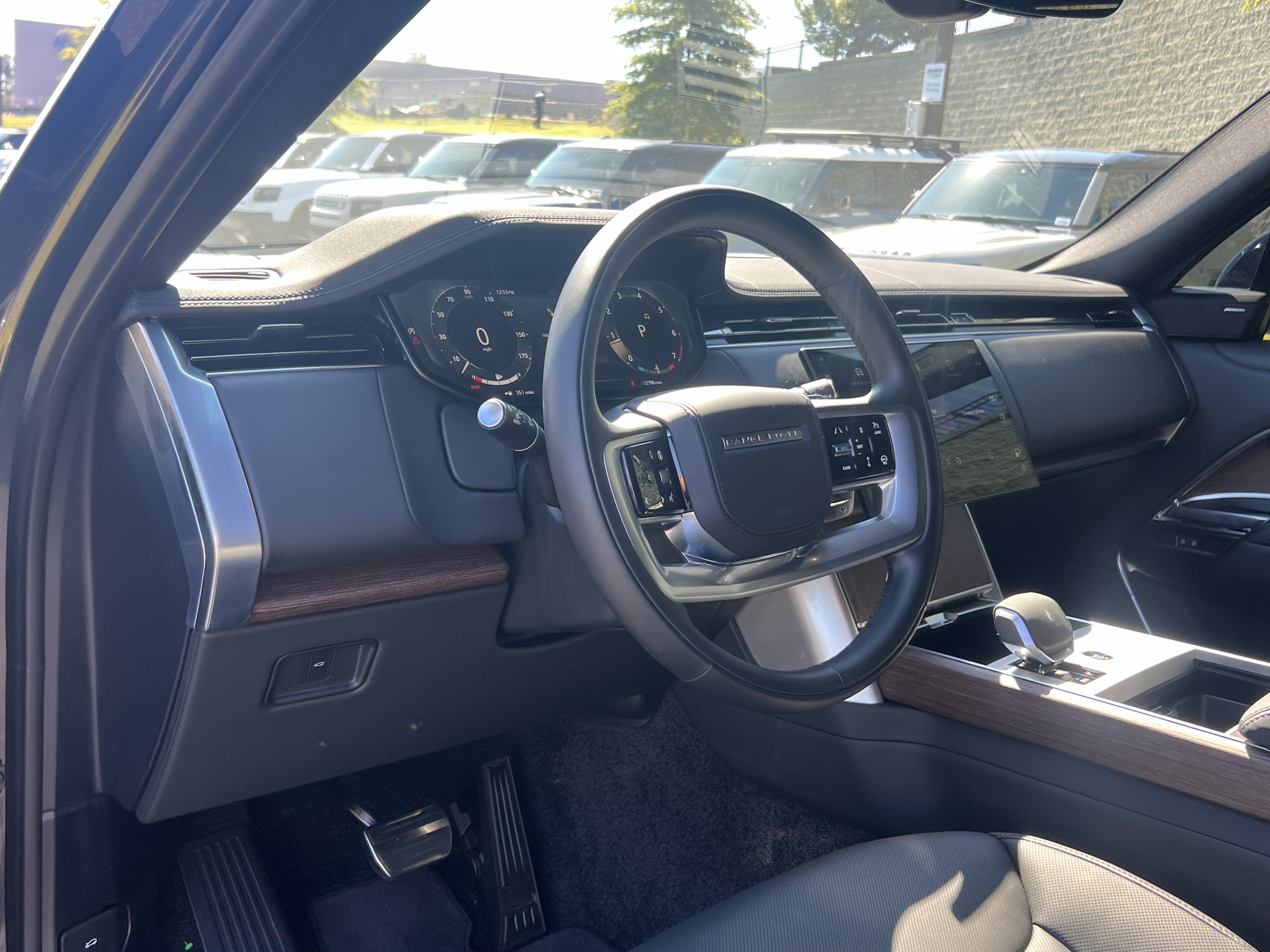 Certified 2024 Land Rover Range Rover Long Wheelbase SE AWD/4WD image 11