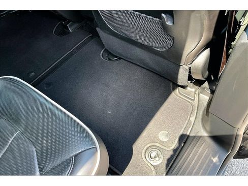 Certified 2025 Chrysler Pacifica Limited FWD image 43