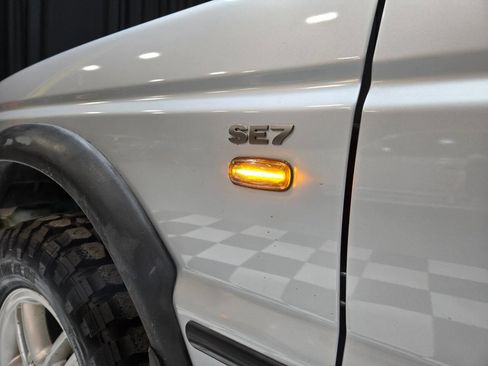 Used 2004 Land Rover Discovery SE image 8