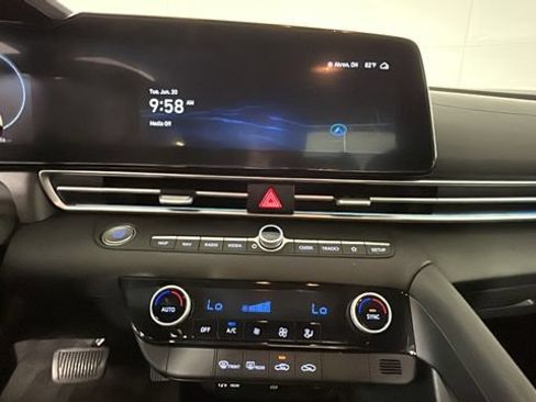 Used 2024 Hyundai Elantra SEL FWD image 23