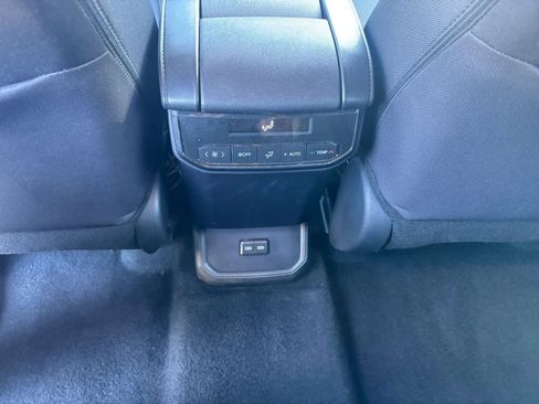 Used 2025 Toyota Highlander LE FWD image 23