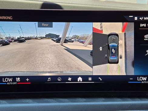 Used 2023 BMW 740i image 38