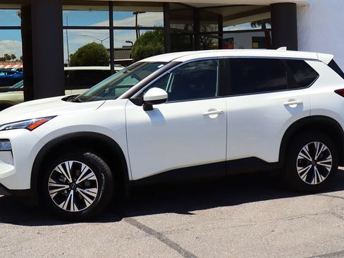 Used 2023 Nissan Rogue SV FWD image 4