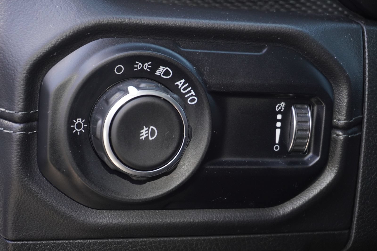 Used 2024 Jeep Wrangler Unlimited Rubicon AWD/4WD image 13