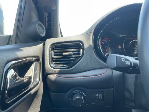 Used 2025 Dodge Durango GT AWD/4WD image 12