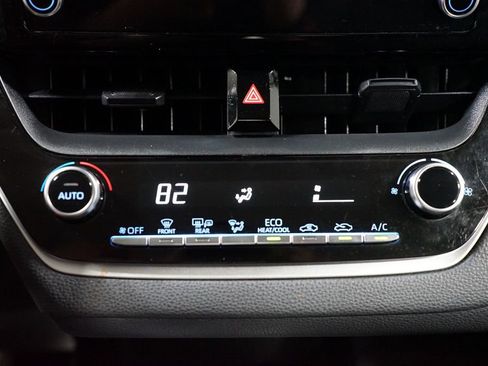 Used 2020 Toyota Corolla LE image 19