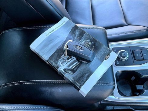 Used 2022 Ford Explorer XLT w/ Equipment Group 202A image 35