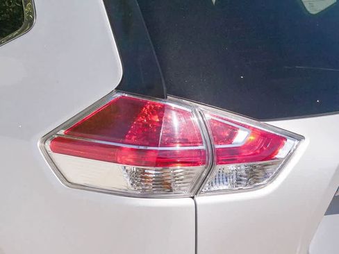 Used 2015 Nissan Rogue SV w/ SV Family Package image 10