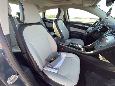 Used 2019 Ford Fusion SE w/ Equipment Group 151A AWD/4WD image 11