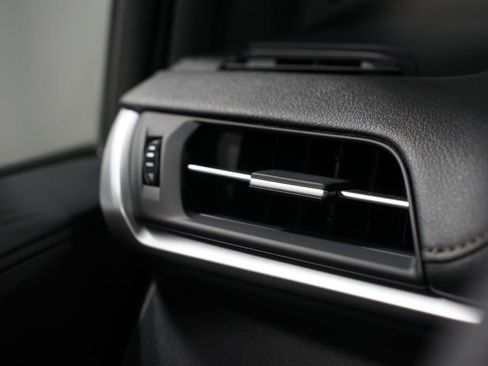 Certified 2025 Toyota Sienna Platinum FWD image 27