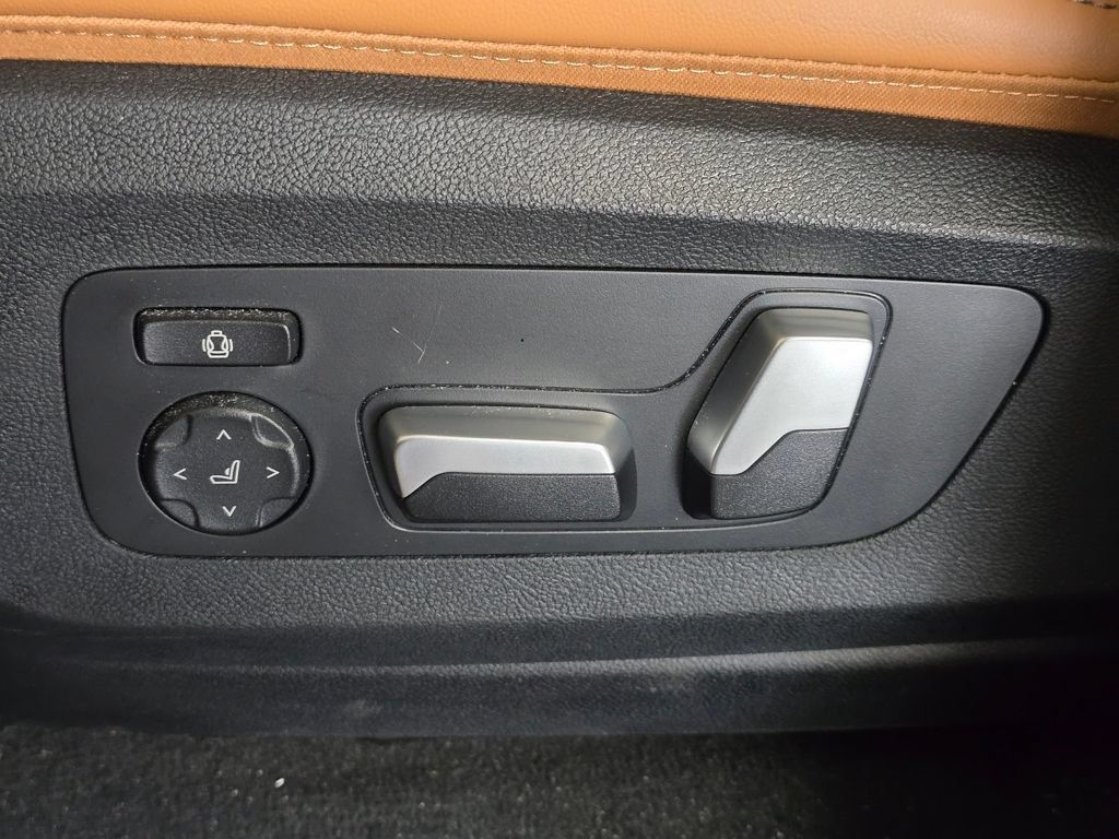 Used 2024 BMW X5 xDrive40i w/ Parking Assistance Package AWD/4WD image 18