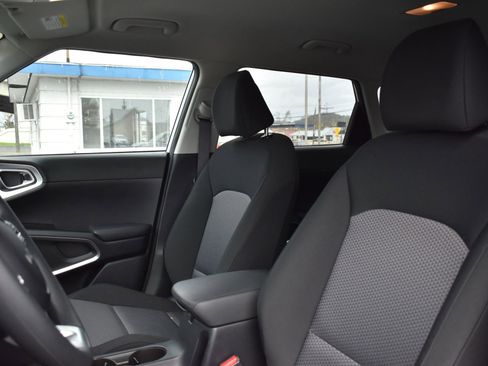 Used 2025 Kia Soul LX image 14