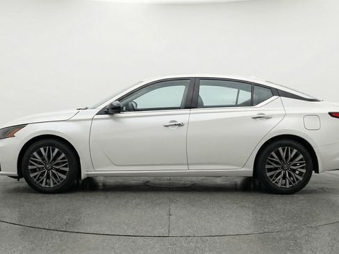 Used 2025 Nissan Altima 2.5 SV image 5