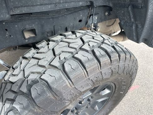 Certified 2022 Jeep Gladiator Sport AWD/4WD image 8