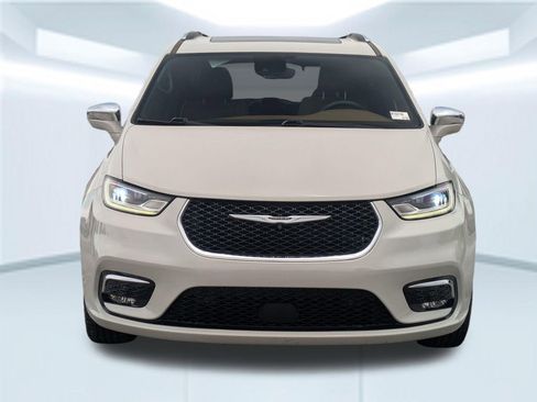 Used 2021 Chrysler Pacifica Limited w/ Premium & Safety Sphere Group AWD/4WD image 8