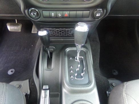 Used 2017 Jeep Wrangler Unlimited Sport w/ Quick Order Package 24S AWD/4WD image 27