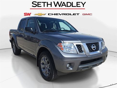 Used 2020 Nissan Frontier SV image 1
